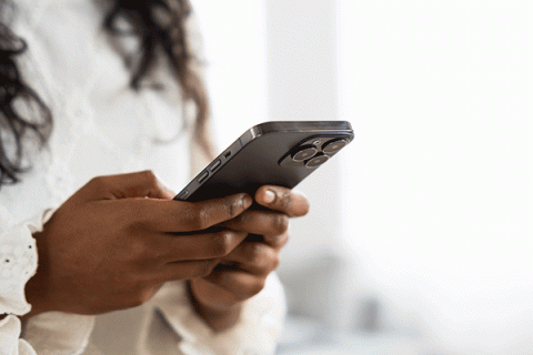 – DETAIL OF AN AFRICAN AMERICAN FEMALE HOLDING A DIGITAL PHONE. 